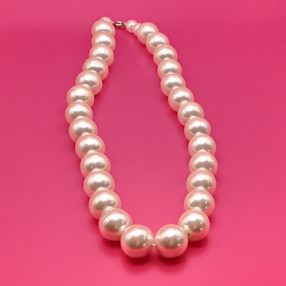 Faux Pearl Chunky Necklace